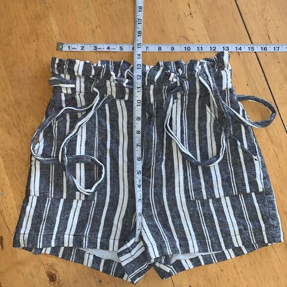 Cupcakes and Cashmere Monterey Stripe Paperbag Waist Shorts Size Small - Picture 8 of 12